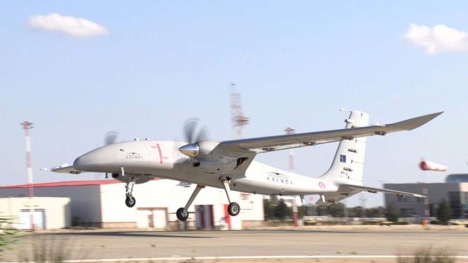 Bayraktar AKINCI THA ile havadan bombardman mmkn<br>    Sava uaklarnn ykn azaltacak olan Bayraktar AKINCI THA ile havadan bombardman da icra edilebilecek. Trkiye'de milli olarak gelitirilen hava-hava fzeleriyle donatlacak AKINCI THA, bylece hava hedeflerini de etkisiz hale getirebilecek.    Kendi snfnda dnyann en ileri teknolojik zelliklerine sahip olan Bayraktar AKINCI Taarruzi nsansz Hava Arac Sistemi, Aselsan, Roketsan ve TBTAK SAGE tarafndan yerli ve milli olarak retilen MAM-L, MAM-C, Cirit, L-UMTAS, Bozok, MK-81, MK-82, MK-83, Kanatl Gdm Kiti (KGK)-MK-82, Gkdoan, Bozdoan, SOM-A, Hassas Gdm Kiti (HGK), Lazer Gdm Kiti (LGK) gibi mhimmat, fze ve bombalarla donatlacak.