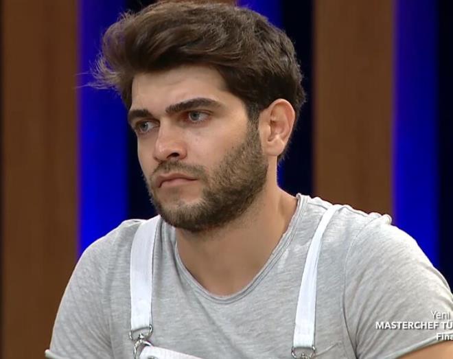 Oyun srasnda Celal, tadm kan iki kez kullannca hazrlad sosu kullanmadan bir yemek ile eflerin karsna kt. Srenin sonunda efler tek tek hazrlanan yemeklerin tadna bakt.