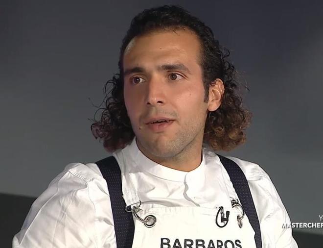 Buradan grdm kadaryla da seerken ok zorlanmadnz. Ben biraz daha ekimeli bir eyler izlemek isterdim, burada canm skld. Ben kimseyi kmsemiyorum daha iyi tabaklar, mcadele grmek istiyorum. nk bu ruh mutfak ruhu deil! nanyorsanz kendinize gstereceksiniz.' aklamasn yapt. Barbaros'un szleri dier yarmaclarn tepkisine neden oldu.