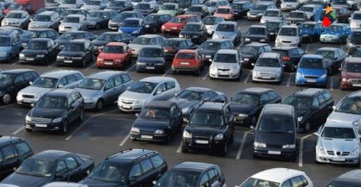 31 AUSTOS'A KADAR YETK BELGES ALINMALI  <br>  Pekcan, halihazrda faaliyette olan iletmelerin yetki belgesi almalar iin ngrlen ve daha nce 2 defa uzatlan gei srecinin bu defa uzatlmadna iaret ederek, "kinci el motorlu kara tat ticareti yapan ve yetki belgesini bugne kadar almayan iletmelerin 31 Austos 2020'ye kadar yetki belgesi almalar gerekmektedir. Bakanlka aksi tespit edilmedike, bir takvim yl iinde 3'ten fazla tat sat ticari faaliyet kabul edilecek ve kayt d ticari faaliyetler takip edilerek yaptrm uygulanacak." bilgisini verdi.  <br>  Sat yaplan tat says hesaplanrken Trkiye Noterler Birlii'nden alnan verilerin esas olacan belirten Pekcan, ayn kiinin hem kendi adna hem de vekaleten yapt tm satlarn dikkate alnacan bildirdi.