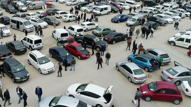 Ekspertiz raporunun sattan nceki 3 gn iinde alnmas gerekeceini ifade eden Pekcan, raporun bu sre iinde alnmamas durumunda, "rapor alnmam gibi" ilem greceini vurgulad.<br>    Gvenli deme sistemiyle dolandrclk riski bertaraf edilecek"<br>  "'GVENL DEME SSTEM' ZORUNLU HALE GETRLD"  <br>  Pekcan, ikinci el tat alm satmndaki nakit demelerde "Gvenli deme Sistemi"nin kullanlmasnn zorunlu hale getirildiini belirterek, "Gvenli deme Sistemi sayesinde tat alm satmnda yaanan dolandrclk ve sahtecilik faaliyetleri ile alnma riskleri bertaraf edilecek, para transferlerinin hzl ve kolay biimde yaplmas ve kayt altna alnmas salanacak. Ayrca, tm taraflar asndan modern, gvenli ve teknolojik bir altyapyla zaman, i gc ve maliyet avantaj yaratlacak, ayn zamanda ilemlerin kayt altna alnmas ve kamu otoritelerine gvenilir verilerin salanmas suretiyle kayt dln azaltlmasna da katk salanacak." deerlendirmesinde bulundu.