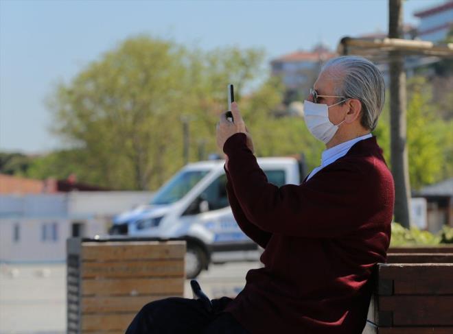 BATMAN<br>  Batman'da 65 ya ve stndekiler iin yeni kararlar alnd. 65 ya ve stndekilerin 10.00 ile 17.00 saatleri arasnda sokaa kabilecekleri duyuruldu. Bu saatler dnda sokaa kmalar yasakland. Mazereti olanlar hari.