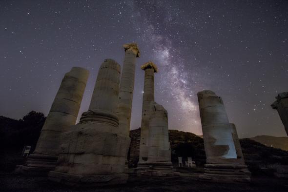Manisa'da yer alan ve Trkiye'nin nemli antik kentleri arasnda yer alan Sardes ve Aigai antik kenti hlas Haber Ajans tarafndan ekilen fotoraflarla yldz lenine sahne oldu.
