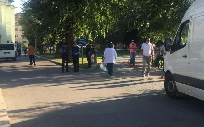 "Bir ka gn nce 7 kilogramlk balk tutmutu, bir baktk..."  <br>  Osman isimli balk ise, &#8220;Biz balk diye hep beraber kotuk, Ahmet aabey bal tutuyor dedik. O anda ok da iri bir balk dedik. nk Ahmet aabey buradan birka gn nce 7 kilogramlk balk tutmutu. Bir ektik poeti alp baktk el bombas. Ne yapacamz bilemedik, Hseyin aabey el bombasn ald hemen betona getirdi. Hemen 155&#8217;i aradk. Allahtan kimseye bir ey olmad, patlamad&#8221; dedi.