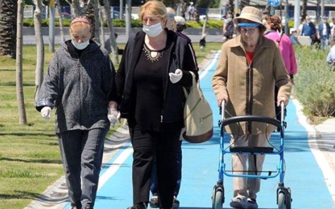 BATMAN    Batman'da 65 ya ve stndekiler iin yeni kararlar alnd. 65 ya ve stndekilerin 10.00 ile 17.00 saatleri arasnda sokaa kabilecekleri duyuruldu. Bu saatler dnda sokaa kmalar yasakland. Mazereti olanlar hari.