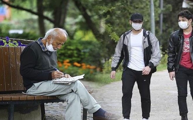 ORDU    Ordu Valilii de 65 ya ve stn iin yeni yasaklar getirdi. Yaplan aklamada, "Kovid-19 salgnnda risk grubunda yer alan 65 ya ve zeri vatandalarmzn salklarnn korunabilmesi amacyla ilimiz genelinde 18 Austos 2020 tarihinden itibaren dn, kna, nian, mevlit, snnet merasimi, cenaze, taziye gibi toplu etkinliklere kendisinin veya einin yakn akrabalar hari 65 ya ve zeri vatandalarmzn davet ve kabul edilmemesine, 65 ya ve zeri vatandalarmzn 18 Austos 2020 tarihinden itibaren 06.00-10.00 ile 16.00-18.00 saatleri arasnda toplu tama aralarn kullanmalarnn kstlanmasna karar verilmitir." denildi.