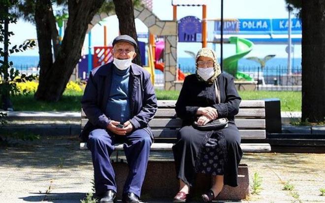 KIRIKKALE    Krkkale Valilii, korona virs (Covid-19) ile mcadele tedbirleri kapsamnda 65 ya ve zeri insanlarn sokaa kmalar 10:00 ile 18:00 saatleri arasnda snrlandrldn bildirdi.