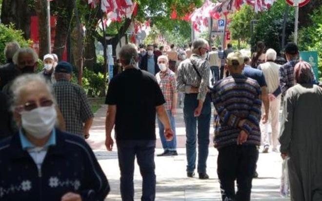 MANSA    Manisa Valilii l Hfzsshha Kurulu tarafndan yeni alnan kararla 65 ya ve zeri vatandalarn 17.00-20.00 saatleri arasnda toplu tama aralarn kullanmalar, ile pazarlarna 17.30'dan sonra girmeleri ve birinci derece akrabalar dndaki dnlere katlmas yasakland.