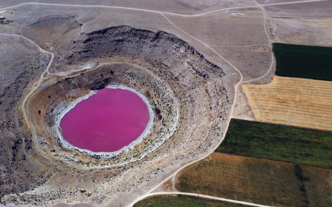 Eren, obruk hakknda "Meyil Obruu, Karapnar'n 40 kilometre kuzeybatsndaki Meyil Yaylas'nda yer alyor. Obruk, 'st Miyosen-Alt Pliyosen' yal farkl tabakalar iinde meydana gelmitir. Elips biimindeki obruun deniz seviyesine gre ykseltisi bin 44 metredir. Obruun dou-bat ynndeki uzun ekseni 660 metre, kuzey-gney ynndeki ksa ekseni ise 590 metredir." ifadelerini kulland.