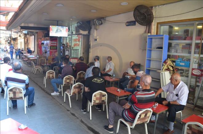 Trkiye Cumhurbakan Recep Tayyip Erdoan, Dolmabahe alma Ofisi'nde dzenledii toplantda kamuoyunun merakla bekledii "mjdeye" ilikin aklama yapt. Kahramanmara'ta vatandalar, Cumhurbakan Erdoan'n aklamalarn televizyon ve cep telefonlarndan takip etti.