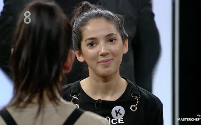 Ayyce ile Duygu'nun kavgas <br> nc yar kaybeden krmz takmn konsey oylamasnda Uur ile Duygu'ya 4'er oy kt. Beraberlik olunca son karar kaptan Ayyce'ye verildi. lk gnden Duygu ile yakn arkada olan Ayyce'nin tercihinin Uur olaca kesin gibiydi. Hatta Uur da 'hem arkadalar hem ayn oday paylayorlar, sonu belli tersi olursa helal olsun' diyerek durumu zetledi. Ancak olmayacak ey oldu ve Ayyce, Uur yerine Duygu'yu elemeye seti. Elemede bu kez efler cier sarma istedi.