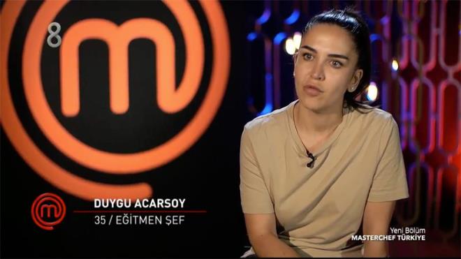 Ayyce beni srtmdan vurdu<br>  Eleme annda 'bir ey sylemeyeceim' diyen Duygu Acarsoy, arka tarafta kameralara zehir zemberek konutu. Duygu, Ayyce iin unlar syledi:  <br>-Bugn benim adm yazld hem de Ayyce tarafndan. Bizim birbirimize szmz vard, burda srt srta savaacaz diye. Ama bugn potaya inanlmaz bir ekilde beni soktu. Bu bana gre omuz omuza savamak deil srttan vurmaktr. Bundan sonra Ayyce benim hibir eyim.