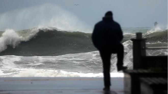 DOU ANADOLU: Paral ve ok bulutlu blgenin kuzeydou kesimleri ile Van ve Hakkari evrelerinin yerel olmak zere saanak ve yer yer gk grltl saanak yal geecei tahmin ediliyor. Yalarn; Van ve Hakkari evreleri ile Erzurum'un kuzeydousunda yerel olarak kuvvetli olmas bekleniyor. Rzgarn; blgenin batsnda kuzey ve kuzeybat ynlerden yer yer kuvvetli (40-60 km/sa) olarak esmesi bekleniyor.