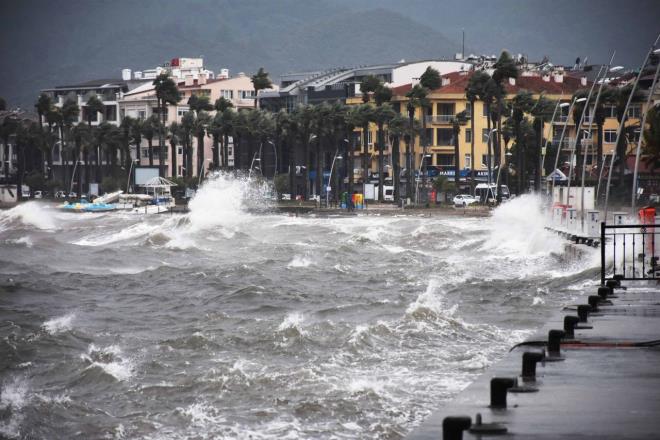 YEREL KUVVETL YAI UYARISI: Yalarn; Rize, Artvin, Van ve Hakkari evreleri, Erzurum&#8217;un kuzeydousunda kuvvetli(21-50 kg/m2),Giresun'un Dou leleri, Trabzon'un Dou leleri, Rize&#8217;nin dou kesimleri ile Artvin&#8217;in ky ilelerinde ok kuvvetli (51-75 kg/m2),yer yer iddetli (76-100 kg/m2) ve ar (100 kg/m2 ve zeri) olmas beklendiinden (sel, su baskn, yldrm, heyelan ve ulamda aksamalar gibi) meydana gelebilecek olumsuzluklara kar dikkatli ve tedbirli olunmaldr.