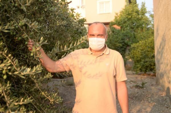 'Cumhurbakan'mza teekkr ediyorum'<br>    Halkn genellikle maske takmadna dikkat eken Yertan, "Candan daha nemli bir ey yok, diye dnyorum. nk sadece 1 kii hasta olmuyor, btn aile bundan etkileniyor. 14 gn karantinada kalyorsunuz, btn ileriniz aksyor. Entbe olunca da br tarafa gidip geliyorsunuz. Dualarla doktorlarn sayesinde hayata tutunduk. Cumhurbakan'mza teekkr ediyorum. ehir Hastanesi'nde salk hizmetleri ayamza geldi. Eer buras olmasayd imdi stanbul, Ankara yollarna dm, tedavi olmak iin hastane arayacaktk. Hemiresinden hasta bakcsna her ey muhteem" diye konutu.