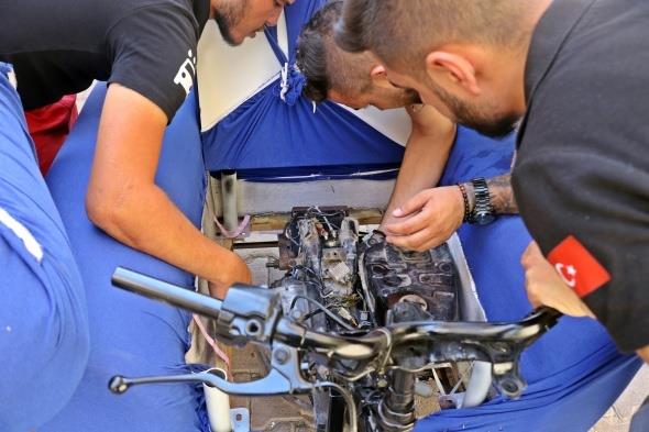 Tokmak, bu sefer &#8216;lgn' proje olarak nitelendirdii koltuk motosiklet projesini 3 arkadayla birlikte tasarlad.