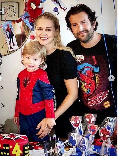 Trkiye daha baarl: ''ABD gerekten skntl. Biz 5 aydr dar kmadmz evin iinde kavanozda gibiydik. Dolaysyla hi olmazsa bu dnemde sevdiklerimizin yannda olmak istedik. Tabii en nemli konu salk. ABD&#8217;de benim yaadm tecrbelerden dolay salkla ilgili Trkiye&#8217;nin daha baarl olduunu dnyorum.''