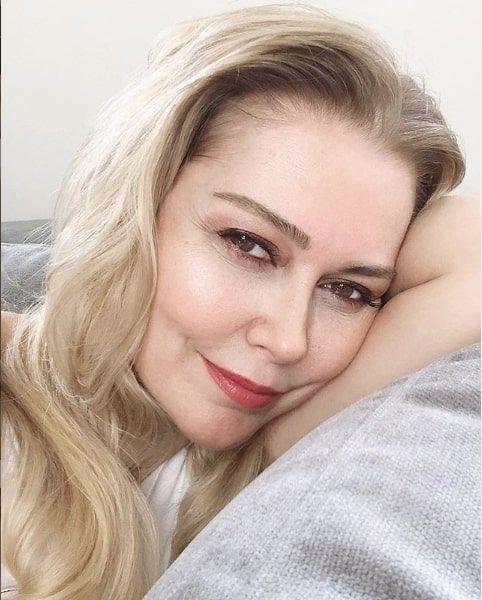 ''ocuumuzun geleceini ve saln dndmz iin biz bu dnemi daha salkl ve mutlu olacamz iin lkemizde geirmeyi daha uygun grdk. Dnmeyi dnmyoruz. nallah dnmek zorunda kalmayalm.''