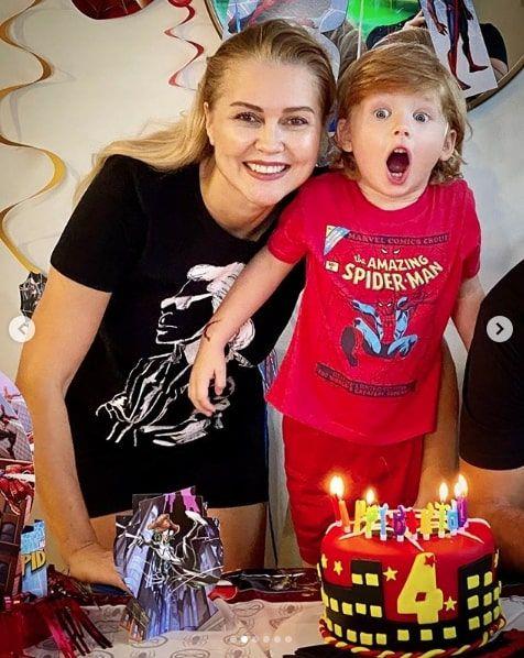 Biz korktuk: ''Malum btn dnyada salgn var ABD dnyann merkezi. Haziran itibariyle bizim oradaki btn arkadalarmz Trkiye&#8217;ye dnmt. Biz seyahat etmekten korktuk. stanbul ve yazlk yerlerde herkes akn etmesi de korkutuyor.''