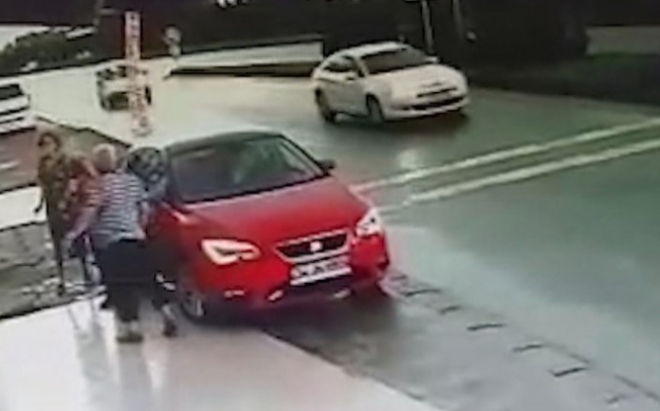 Dereli ilesinde dereler tat, cadde ve sokaklar nehre dnd; park halindeki aralar, sel sularna kaplarak srklendi. 17 binann ykld, 361 yapnn hasar grd kentte alt ve st yap ile elektrik, su ve telefon hatlar da zarar grd.