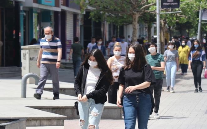 Koronavirsten korunmann en mhim kurallarndan maske takmak... Hacettepe niversitesi Tp Fakltesi ocuk Enfeksiyon Hastalklar Bilim Dal Bakan Prof. Dr. Mehmet Ceyhan maskelerle ilgili nemli bilgiler verdi. Maskenin gzenekleri kadar rengi ve cinsine de dikkat edin.