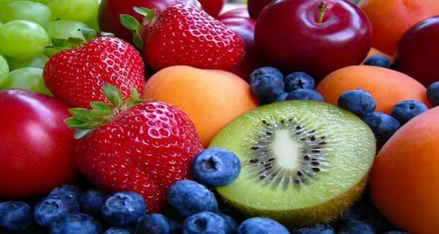 "Fakat lezzetli ve besleyici bu yaz meyvelerinin fazla miktarda tketimi farknda olmadan kilo almna katk salayaca da unutulmamaldr. Gnlk meyve tketimi kiiden kiiye deiiklik gstermekle birlikte gnlk ortalama 3-5 porsiyon meyve tketilmesi salkl yaam iin gereklidir" dedi.