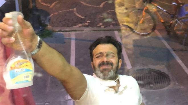 Kent sakinleri, sineklerin her yeri sardn belirtip, nlem alnmasn istedi. akna dnen esnaf, i yerlerini basan sineklerden kurtulmak iin eitli yntemlere bavurdu. Kimi dezenfektanla kimileri hortumla su tutup, kimileri de zerlik bitkisi yakarak, dumanyla sineklerden kurtulmaya alt.