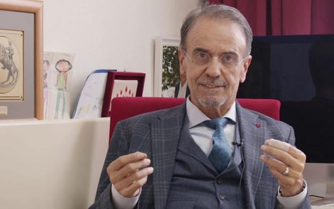 TRKYE Austos ay bandan bu yana gnlk vaka saysnda 4 rakaml saylarn altna demiyor. Salk Bakan Fahrettin Koca, "Yeni nlemler almak zorunda kaldk" derken, enfeksiyon hastalklar uzman Prof. Dr. Mehmet Ceyhan'dan korkutan aklama geldi. Artan Covid-19 vaka saylarn iaret eden Prof. Dr. Ceyhan, "Yaklak 10 gndr yeni hasta says iyileen hasta saysnn zerinde devam ediyor. Bu durum kontroln kaybedildiini gsteriyor" dedi. Salk Bakan Fahrettin Koca da "Baz illerimizde zel tedbirler almak zorunda kaldk" diyerek durumun ciddiyetini anlatmaya alt. te o aklamalar ve son 10 gnn korona vaka art tablolar...