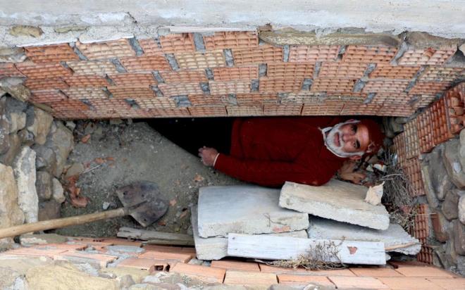 Cuma Altun, klnan cenaze namaznn ardndan, kendi kazd mezara defnedildi. Daha nceden gazetecilere rportaj veren Altun, komular ve akrabalarnn mezar grnce kendisine gldklerini ancak daha sonra anlayla karladklarn belirtmiti.