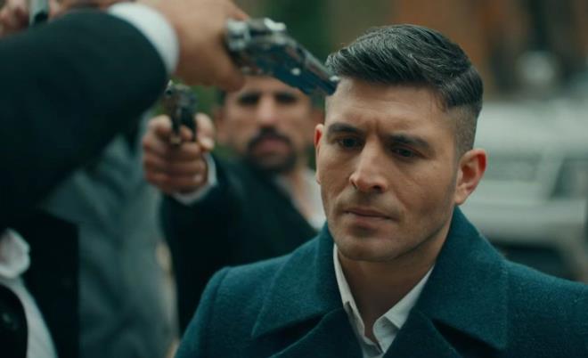 lk oyunculuk deneyimini 2015 ylnda yaynlanan Yusuf isimli sinema filminde hayat verdii Serdar karakteri ile yaamtr.