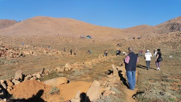 Maskemi trbenin ucundaki taa gmdm, bu hastalktan kurtulmay nasip et ya Rabbim dedim" diyerek pandemi dneminin bitmesini istediini syledi.