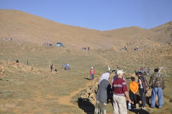 Her yl blgeye gelip kurban kesip, kr namaz kldklarn belirten ziyaretilerden 74 yandaki Bayram Gn ise, "Ben ocukluumdan bu yana gelirim buraya. Yaklak 30 kilometre yolu yayan veya hayvanlarmzla gelirdik.
