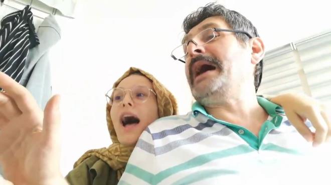 Bu srada olduka heyecanl gzken baba ve kz, nce gzlerini kapatt, ardndan birbirine sarld. Elleriyle birbirlerinin gzlerini kapatan ikili ardndan ekrana baktklarnda kan sonu olarak Antalya Akdeniz niversitesi&#8217;ni grnce byk mutluluk yaad.