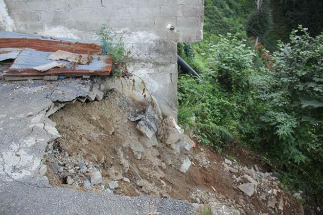 "Uyarda bulunduk ama bizi dikkate almadlar pek. Sosyal medyada paylalnca ilgi ekti. Daha sonra belediye ekiplerimiz geldi, incelemeleri yapld. imdi ilemler de balatld. &#8216;En yakn zamanda yapacaz&#8217; dediler. imdi bekliyoruz&#8221;