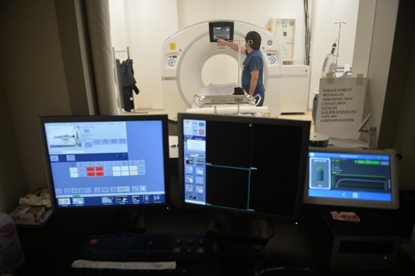 Hastanede yurtdndan gelen yabanc hastalarn da tedavi edildiini syleyen Prof. Dr. Ada, &#8220;ki gn nce istatistikleri karmtk biz. 94 yabanc hasta bizim hastanemizde tedavi grm. Nerelerden gelmiler diye yle bir baktm, ardm lkeler var. Mesela ngiltere, Almanya, Msr, Afganistan gibi birok lkeden gelen hastalarmz mevcut. Onlara da tbbi tehis, tedavi, salk hizmetimizi biz ve arkadalarmz en st dzeyde vermeye alyoruz&#8221; dedi.