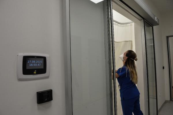 Ksa sre iinde olduka donanml bir hastane ina edildiini vurgulayan Prof. Dr. Ada, hastanede bulunan negatif basn odalarndan da bahsederek, yle konutu: