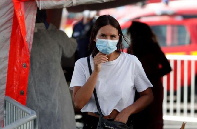 niversitelerin almas gndemde deil  <br>  niversitelerin almas ise planlar arasnda deil. 8 milyon gencin tm Trkiye genelinde harekette olmasnn, yurtlarn, okul kantinlerinin, okullarn evresindeki kafeteryalarn hareketlenmesi anlamna gelecei, bunun da kontrol edilemeyecei konuuluyor.