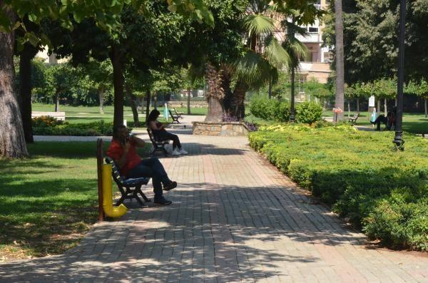 Mevsim normallerinin zerine kyor: Scaklklarnn Marmara'nn kuzeyi, Karadeniz kylar, Dou Anadolu ile Gneydou Anadolu'nun dousunda mevsim normallerinin 3 ila 6 derece, dier yerlerde ise mevsim normallerinin 8 ila 12 derece zerinde seyredecei ngrlyor.