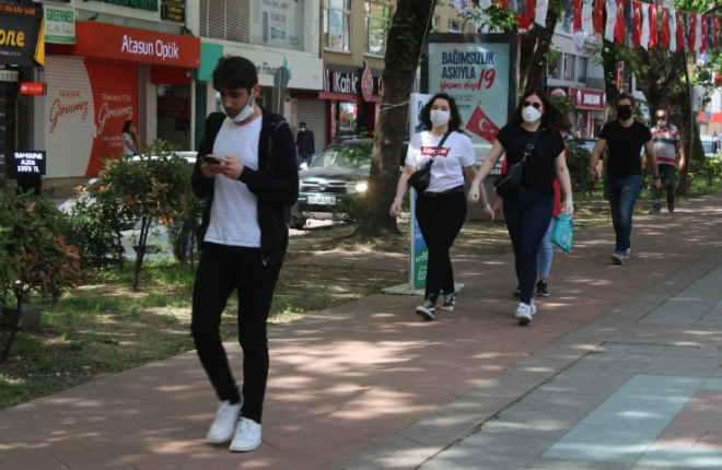 Genlerin yzde 50,5 mutlu deil  <br>  Yaplan aratrmadan ne kan baz arpc sonular u ekilde; &#8220;Hayatnz bir btn olarak dndnzde ne kadar mutlu ya da mutsuz olduunuzu syler misiniz?&#8221; eklinde soruya genlerin yalnzca yzde 18,2&#8217;si &#8216;mutluyum&#8217; cevabn verirken, yzde 23&#8217; &#8216;hi mutlu deilim&#8217;, yzde 27,5&#8217;i ise &#8216;mutlu deilim&#8217; cevabn verdi. Aratrmaya katlan genlerin yzde 23,5&#8217;i &#8216;ne mutlu ne mutsuz saylrm&#8217; cevabn verirken, yzde 7,8&#8217;i ise &#8216;ok mutluyum&#8217; cevabn verdi.