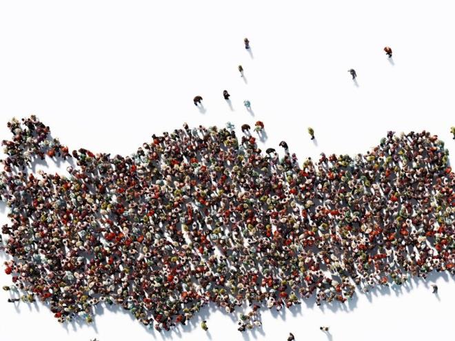 Genlerin yzde 74' siyasetle ilgili <br>    &#8220;Trkiye&#8217;deki siyasi partilerden herhangi birinin genlerin sorunlarn zme konusunda yeterli politikalar retebildiini dnyor musunuz?&#8221; sorusuna genlerin yzde 77,9&#8217;u&#8217;Hayr hibir parti yeterli politika retmiyor sadece retiyormu gibi grnyor&#8217; cevabn verdi. Siyasetle ilgisi sorulan genlerin sadece yzde 19&#8217;u ilgisiz olduunu belirtirken, yzde 60,6&#8217;s ara sra yzde 14,1&#8217;i ise her zaman ilgili olduunu ifade ediyor.