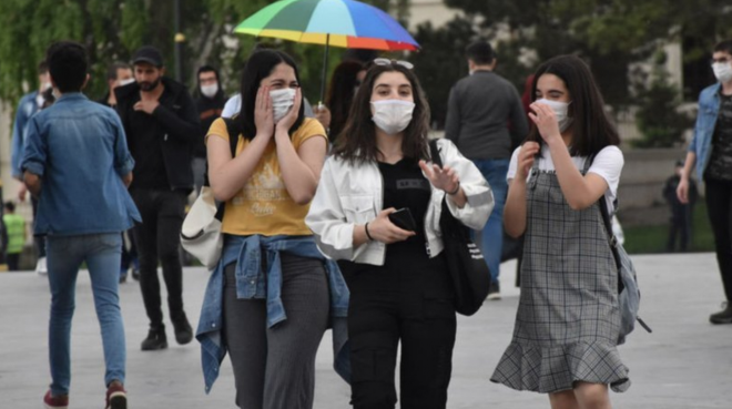 Genlerin yzde 26,2'si mutluluu parada aryor    <br>  Aratrmann dikkat eken sonularndan dieri ise genlerin &#8216;Mutlu olmak iin ncelikli neye sahip olmak gerekir?&#8217; sorusuna verilen cevaplar oldu. Genlerin yzde 26,2&#8217;si mutlu olmak iin ncelikle paraya sahip olunmas gerektiini belirtirken, yzde 16,6&#8217;s stat/kariyer cevabn verdi. Genlerin sadece yzde 12,4&#8217; maneviyat ve yzde 11,3&#8217;nn ise aile yantn vermesi dikkat ekti.