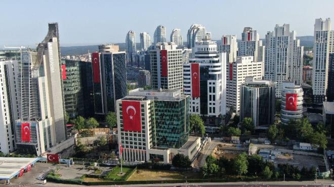 Yzde 82'si kendini bir dini inanca sahip olarak tanmlyor<br>    Aratrmada 18-29 ya grubundaki genlerin yzde 82&#8217;lik ksm kendini bir dini inanca sahip olduunu sylerken, yzde 7,7&#8217;si ise hibir dine mensup olmadn ifade ediyor. &#8220;Sahip olduunuz dini inancnz; Davran/tutumlarnz etkiliyor mu?&#8221; eklinde soruya ise genlerin yzde 69,5&#8217;i &#8216;bazen/ara sra&#8217; cevabn verirken, yzde 15,4&#8217; ise &#8216;her zaman&#8217; yant verdi. Sahip olduu dini inancn davran ve tutumlar zerinde etkili olmadn belirten genlerin oran ise yzde 15,1 olarak ne kyor. Arkada tercihinde din ya da mezhebin etkili olup olmad ile ilgili soruya genlerin yzde 88,7&#8217;si &#8216;Hayr, arkada tercihimde bunlar asla nemli deil&#8217; cevabn verirken, tercihlerinde etkili olduunu syleyenlerin oran ise sadece yzde 5,2 oldu.