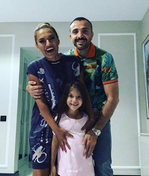 "Okula gndermemek olmaz, eitim mecburi. Bizim sitede devlet okulu olsa ben Hira'y devlet okuluna yollayacam."