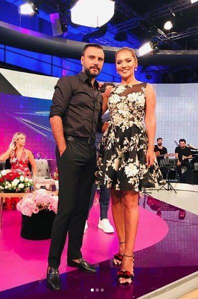 Belli ki Akaln, artan koronavirs vakalar ve vefat saysyla beraber bu kararndan vazgeti ve Hira'y okula gndermemeye karar verdi.