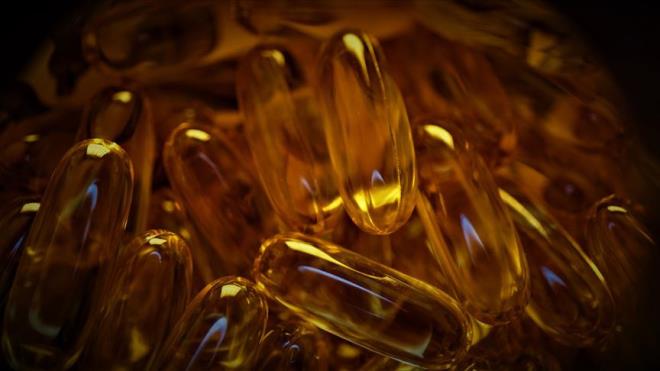 ETKET OKUMAYI RENMEK GEREKYOR<br>    Uzman Eczac Levent Gkgnne tketiciyi bilinli olmas konusunda uyard. Gkgnne, &#8220;nsan hayatnn her dneminde Omega 3 farkl bir rol stlendii iin takviye arttr. Ancak Omega 3 sz konusu olduunda dnya pazarnda bir kirlilik yaanyor. Eczaneden gvenilir olan bulup, almak zorlat. &#8216;Omega 3 satyorum&#8217; diyen ok sayda markann ieriinde Omega 3 yok. Omega 3, EPA-DHA sz konusu olduunda biraz pahal bir ham maddeler dolaysyla ok ucuz olduunda bilinmelidir ki Ayiek ya alnmas ihtimali yksektir.    zerinde 1000 miligram yazdnda arkasn evirip bakmak gerekir. nk balk yanda nerilen oran 250-300 miligram EPA-DHA dzeyinde younlamtr. Buna dikkat etmek gerekir&#8221; dedi.