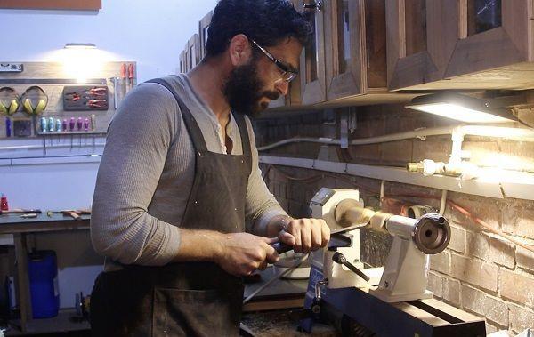 Dizi setinin olmad tm zamann ahap tezgahnn banda geiren oyuncu yakn evresinden ald masa ve sehpa siparilerine yetiemiyor.