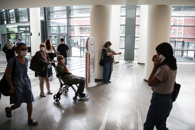 Sistem sayesinde deprem annda da operasyonel faaliyetlerin devamna imkan salanrken oluabilecek risklerin de azaltlmas amalanyor. Hastanenin ilk etabnda 385 deprem izolatr yer alyor.