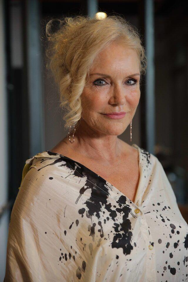 Uzun sredir ekranlardan uzak olan nl oyuncu Suna Yldzolu ise, Bar Ardu&#8217;un canlandrd Ark Bke Erdenet&#8217;in annesi Olga karakteriyle sevenlerinin karsna kacak.