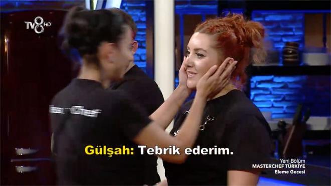 Jri yeleri 3 yarmac iinden birinci olan ismin Ebru olduunu aklad. Potadan kurtulduu iin alayan Ebru 'bir daha buraya dmek istemiyorum' diyerek stdyodan kt. efler Ebru'nun gitmesinin ardndan elenen ismi belirlemek iin bir toplant daha yapt.