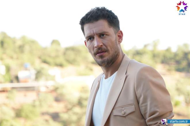 Ayrca her blm ile ses getiren ve reyting listelerinde kanaln yzn gldren dizinin oyuncular arasnda Gediz karakteri ile son gnlerin konuulan ismi Uraz Kayglarolu da var.